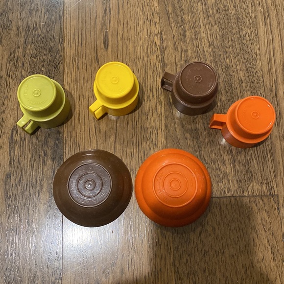 Vintage children’s Tupperware mugs and bowls “played with” condition - Picture 4 of 8